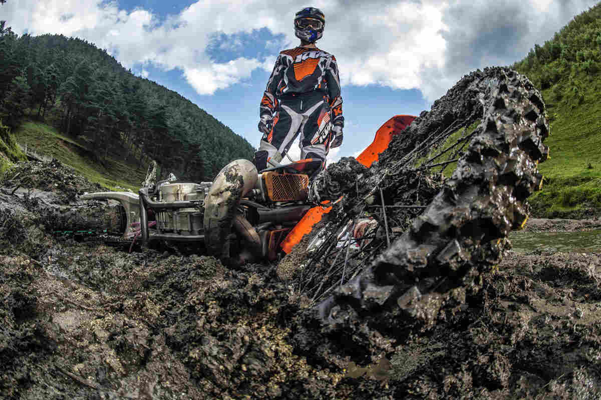 pé no barro: Escolha e prepare sua moto para trilha